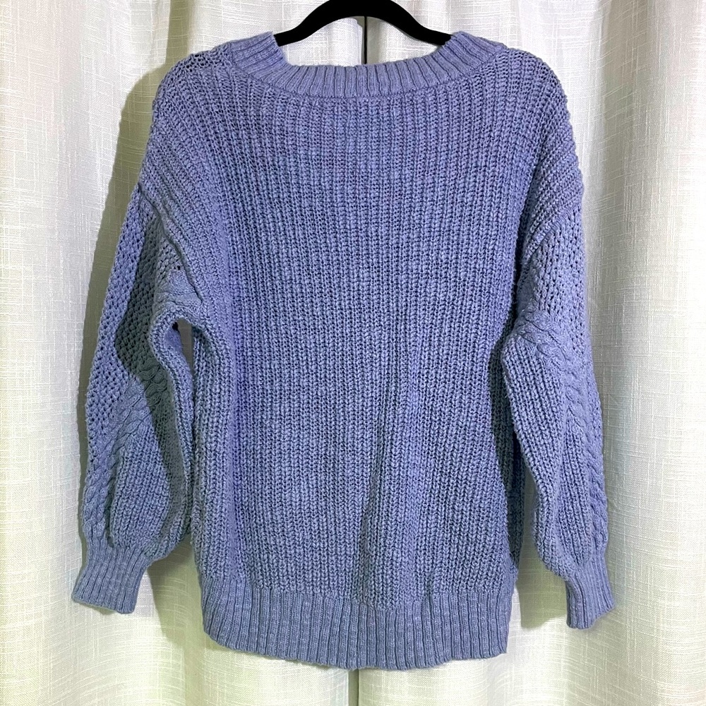 American Eagle Blue V- neck knit sweater. - Picture 5 of 5